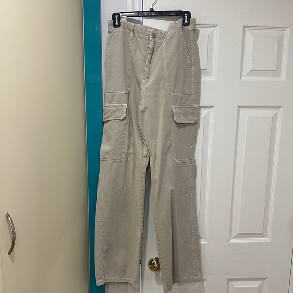 Zara Women's Beige Cargo Pants - Picture 1 of 3